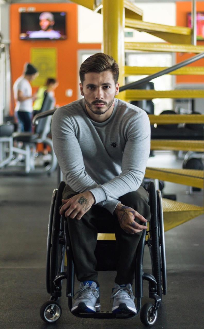 Esteban Chavarría, modelo y deportista.