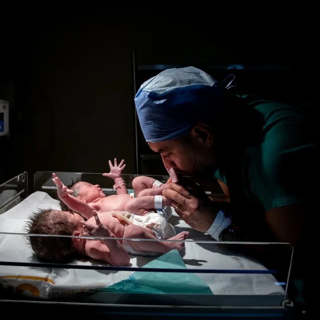 Lussania Viquez presentó este viernes a sus colochudos: Antonella y Alessandro. Facebook.