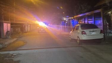 Vecinos de barrio en Limón escuchan balacera y al salir encuentran a joven de 23 años asesinado