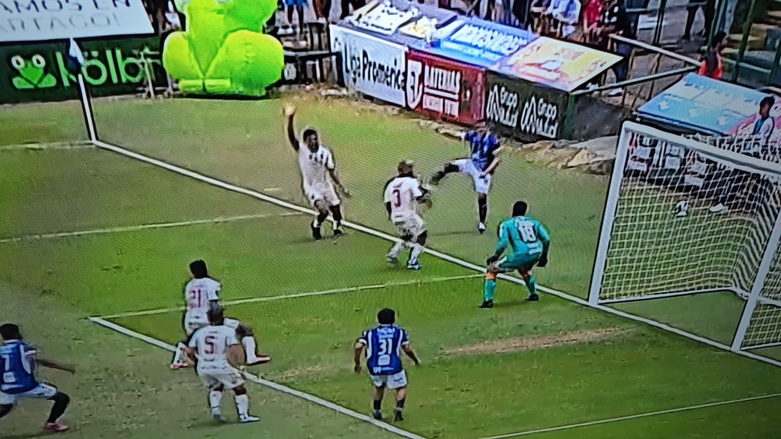 Gol de Cartaginés, la bola sale, Cristopher Núñez