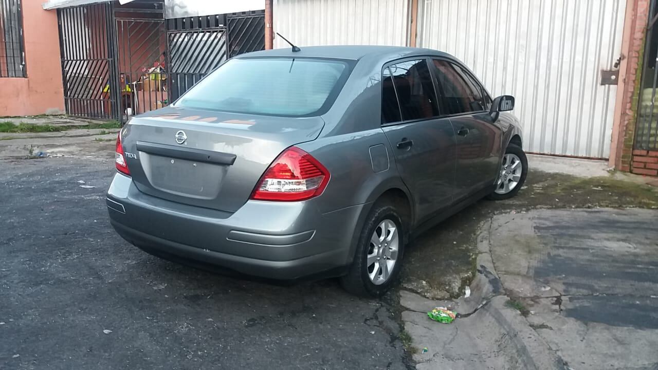 Detienen a sujetos que asaltaron a clientes de soda en San José y robaron un carro. Fotos MSP