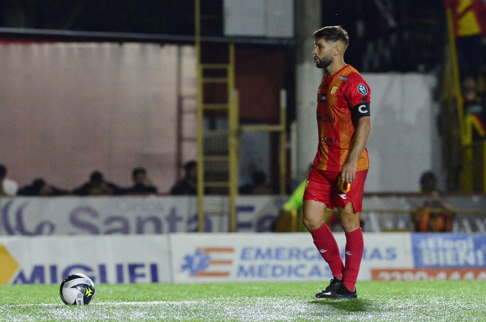 18/05/2024/ Juego entre Herediano vs Liga Deportiva Alajuelense por el partido de vuelta de la semifinal  en el estadio Carlos Alvarado / Foto Jorge Navarro