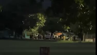 Hombre es ejecutado a balazos en las inmediaciones de escuela en Santa Cruz