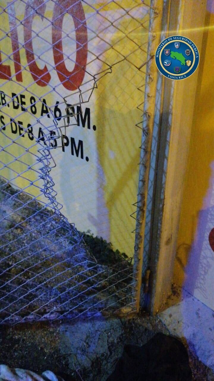 Detenidos sospechosos de robo a joyería y comercio en Heredia. Foto MSP.