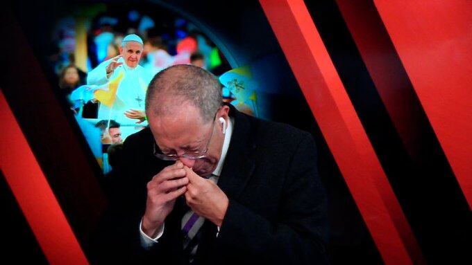 Periodista José Levy lloró al anunciar muerte del Papa Francisco