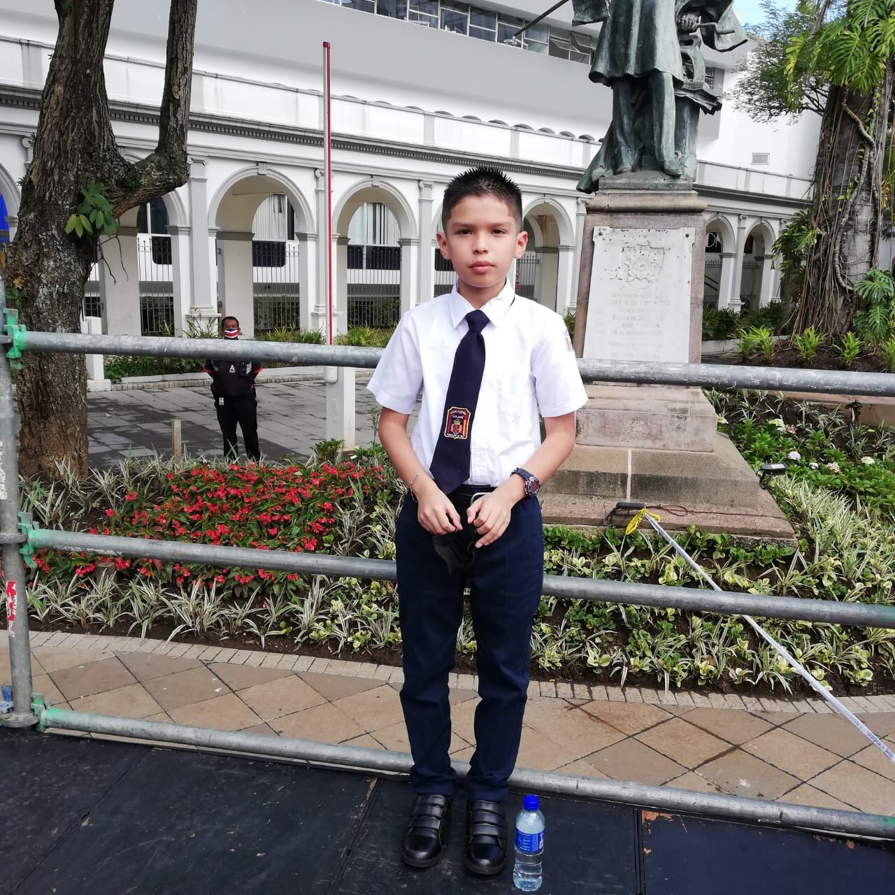 Santiago Marchena Sánchez, estudiante de la Escuela España, estuvo en el acto oficial con motivo del bicentenario de la Independencia de Costa Rica en el parque Juan Mora Fernández