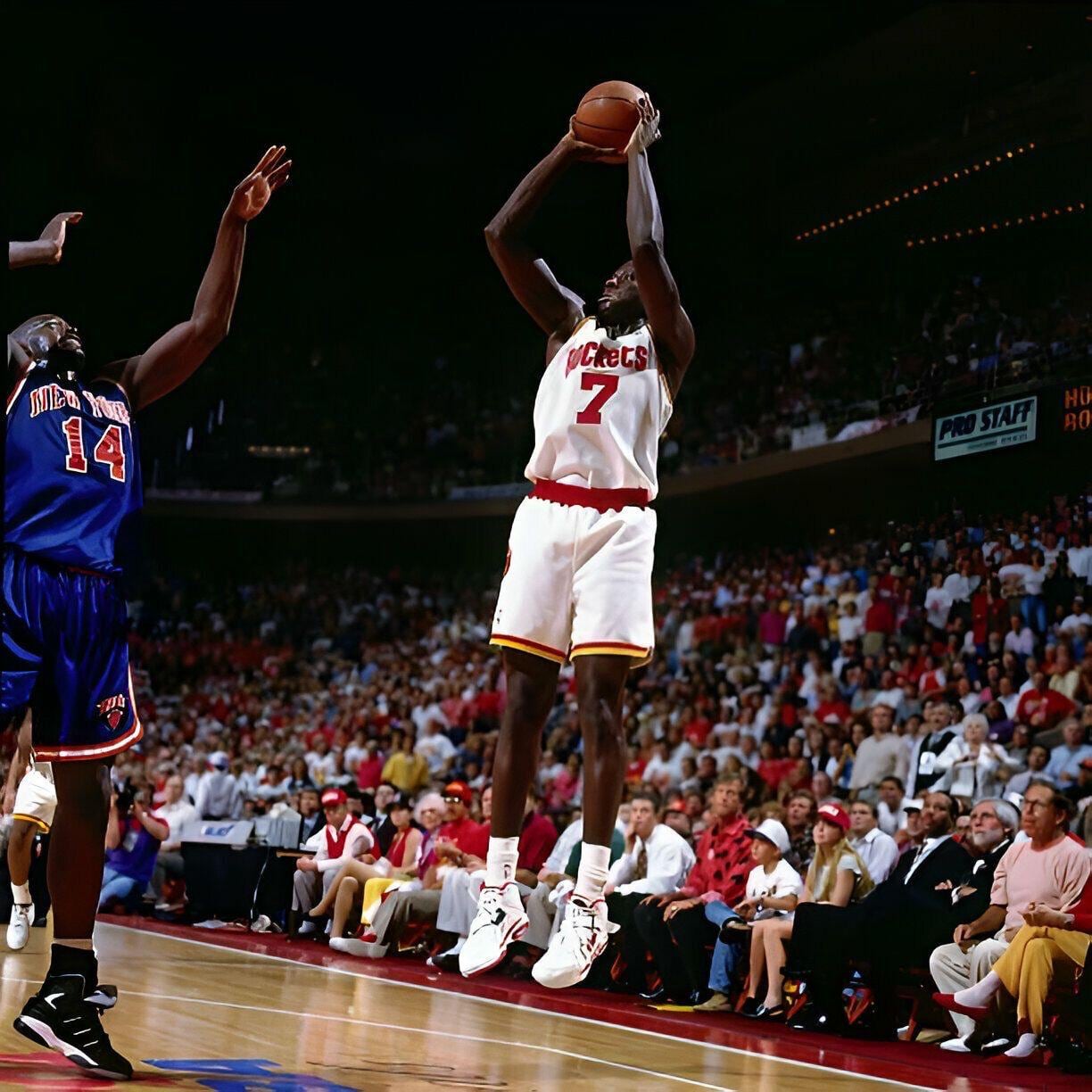 Carl Herrera fue campeón de la NBA con los Houston Rockets.