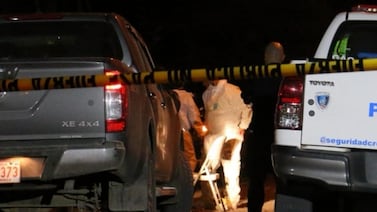 Violenta madrugada en Limón: hombre es asesinado de varios balazos dentro de una casa