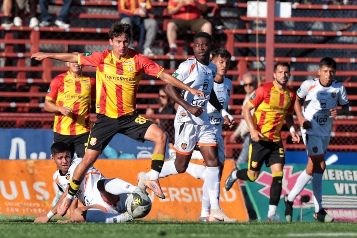 03/02/2026/ Juego entre Club Sport Herediano vs Puntarenas FC en el marco del Torneo de Copa en el estadio Carlos Alvarado / Foto John Durán