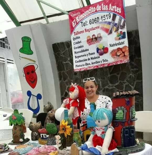 Wenty Salazar quien es de Montes de Oro de Miramar de Puntarenas y tiene más de seis años de haber iniciado un emprendimiento que se llama “El rinconcito de las artes”.