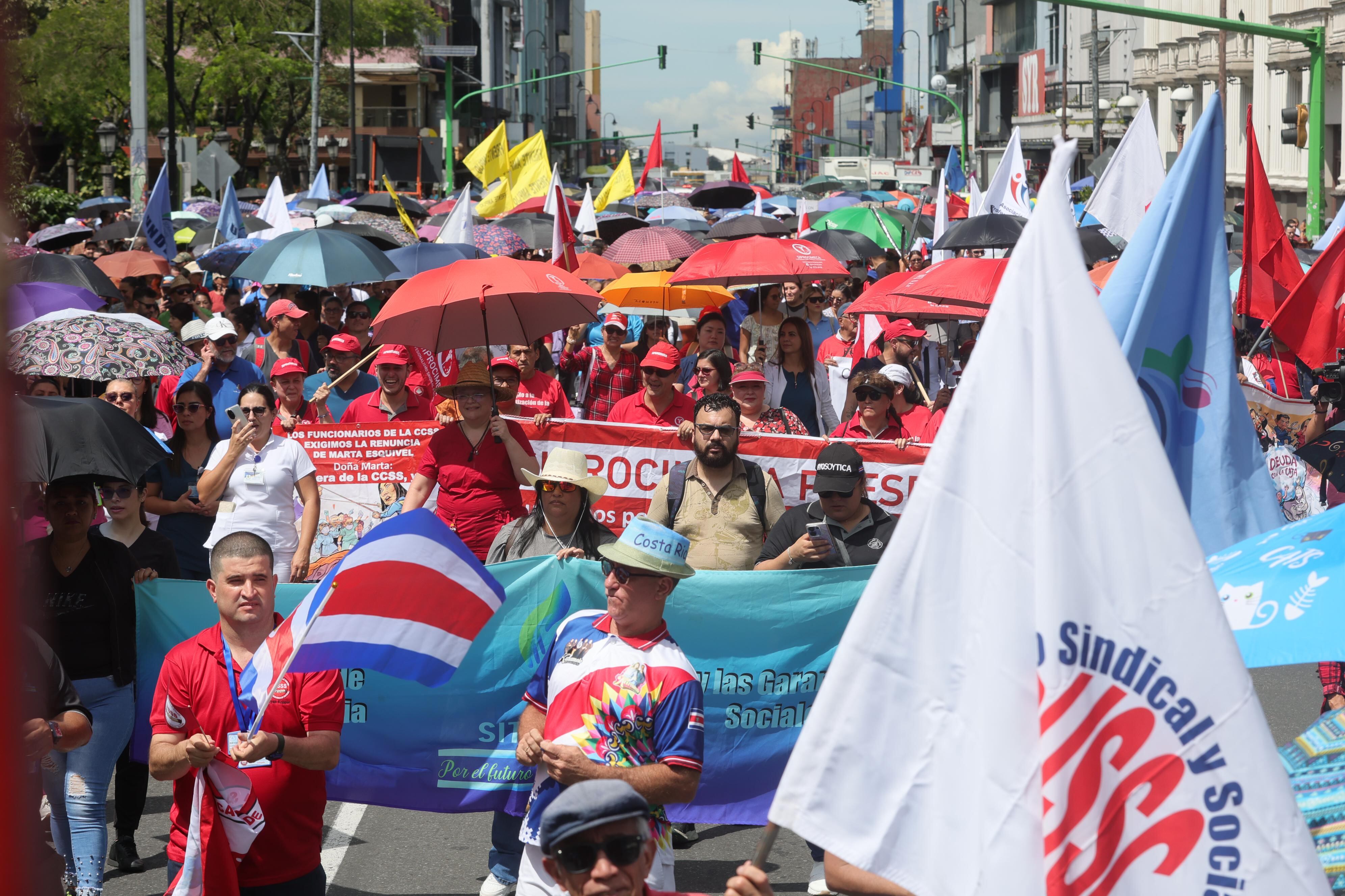 Marcha en defensa de la CCSS. Jueves 31 de octubre 2024. Del parque Central de San José a edificio central de CCSS.
