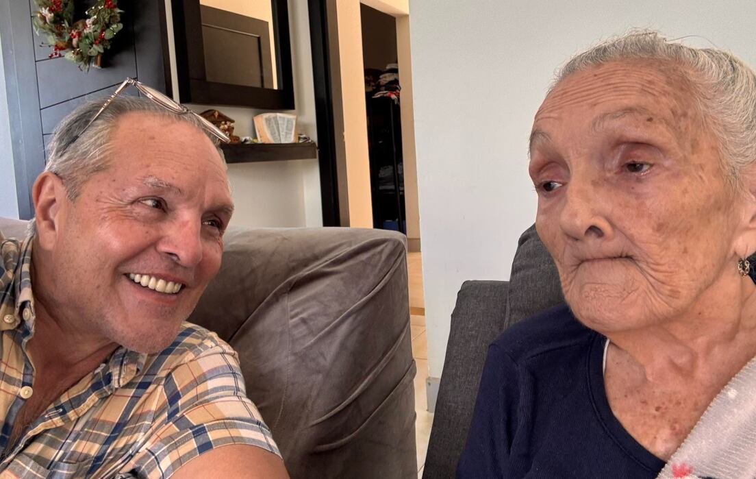 Gustavo Rojas y su madre María Isabel Antillón