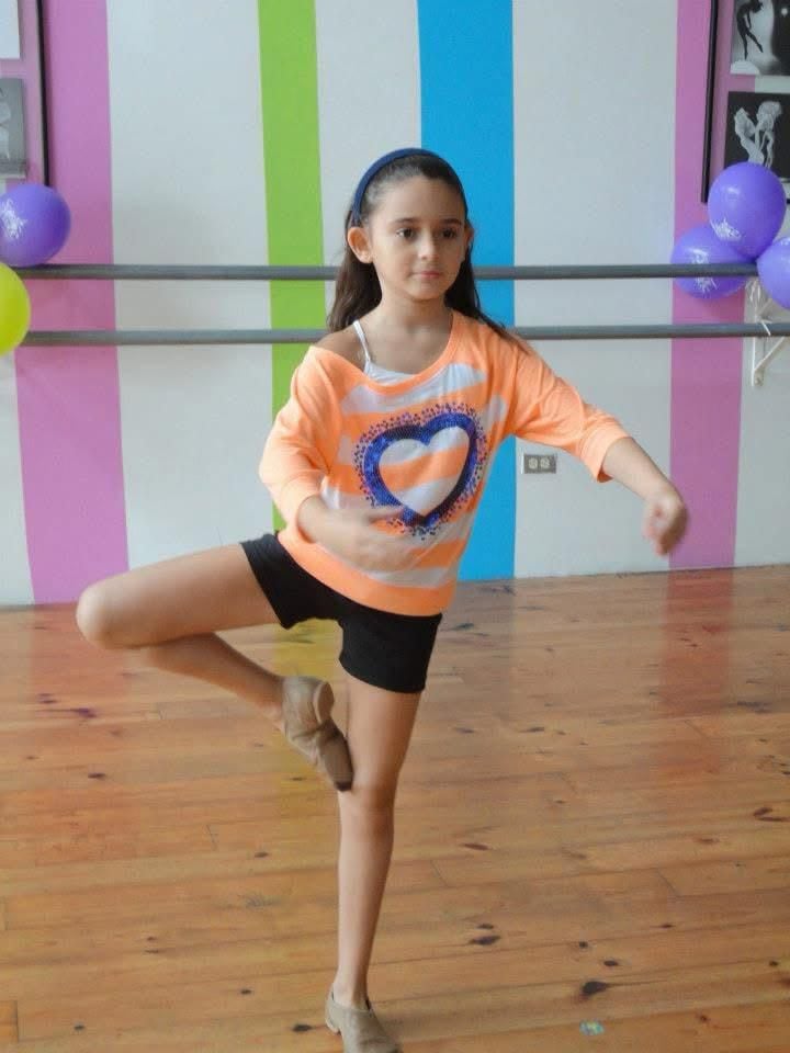 Costarricense pasa de bailar con Justin Bieber en el 2016 a ganar el Mundial de Danza con su equipo universitario este 2026. Jimena Casasola, de Curridabat, lideró histórico triunfo en el World of Dance y se gradúa con honores mientras lucha por su sueño en la élite mundial