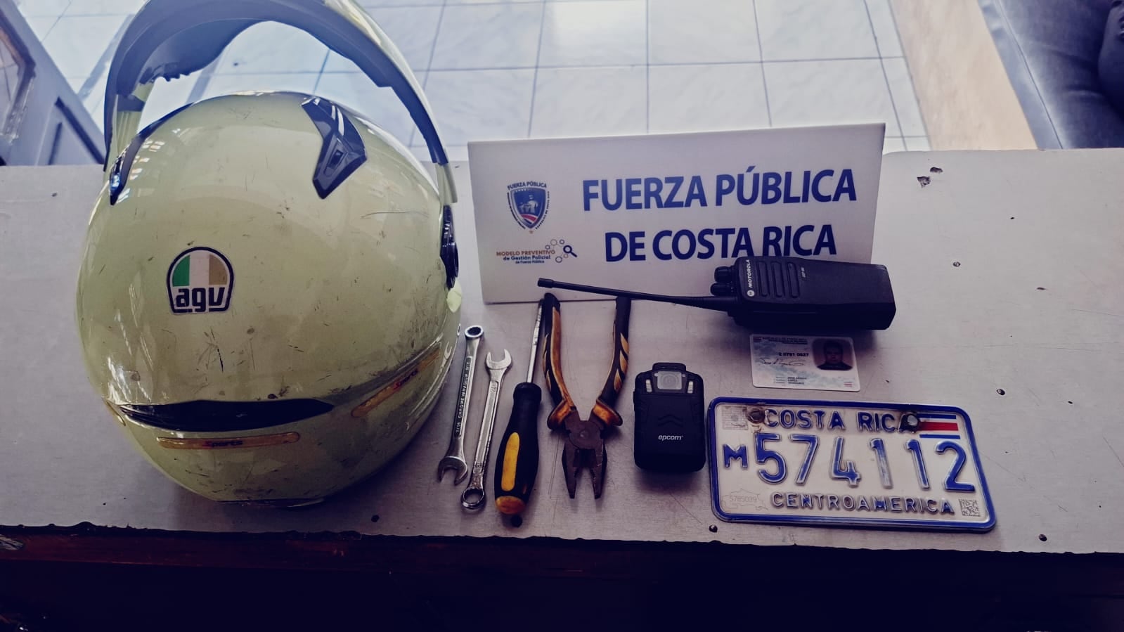 El falso oficial de tránsito de apellidos López Guadamuz quedó detenido en Tibás. Foto: MSP