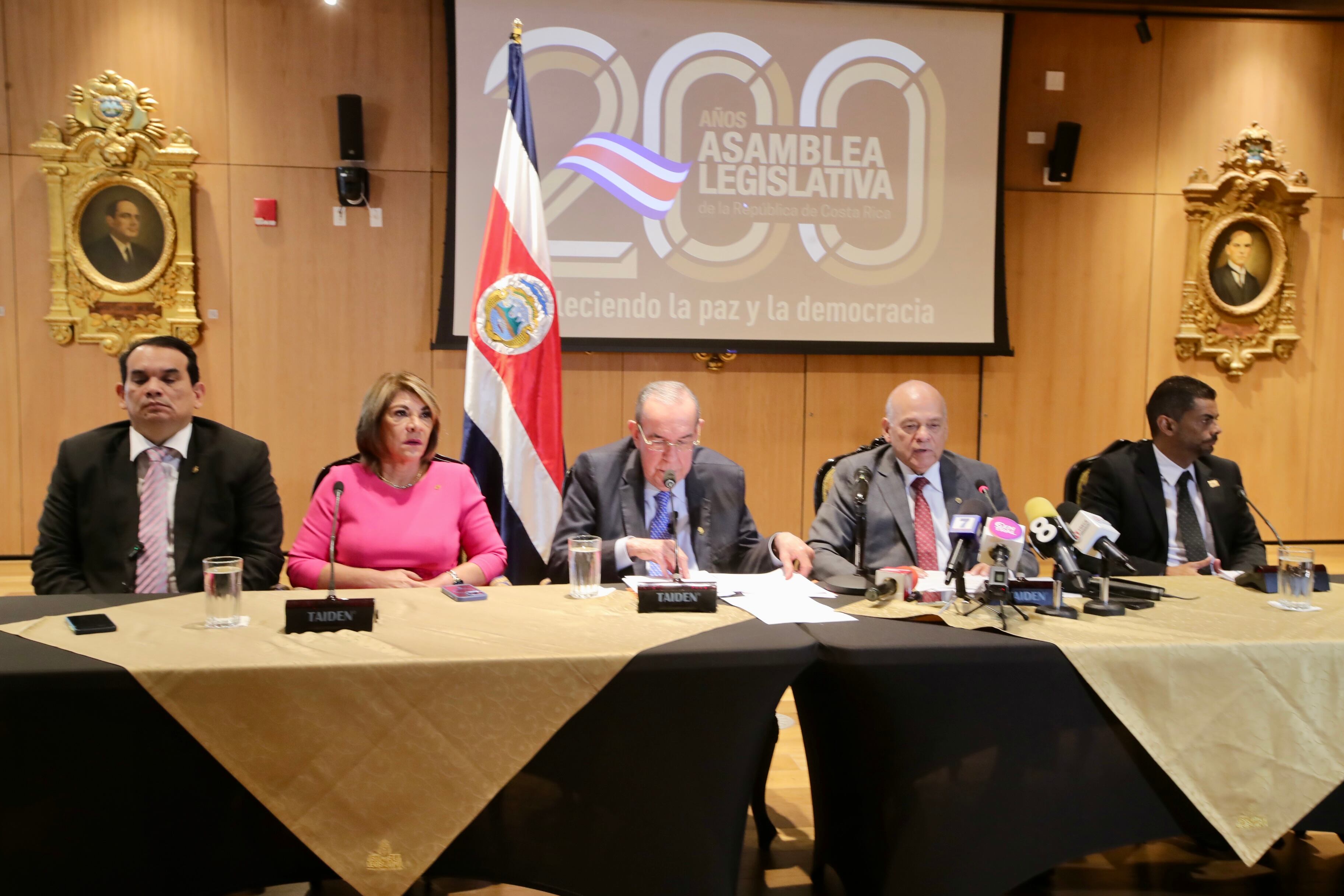 Reunión de tres poderes de la República