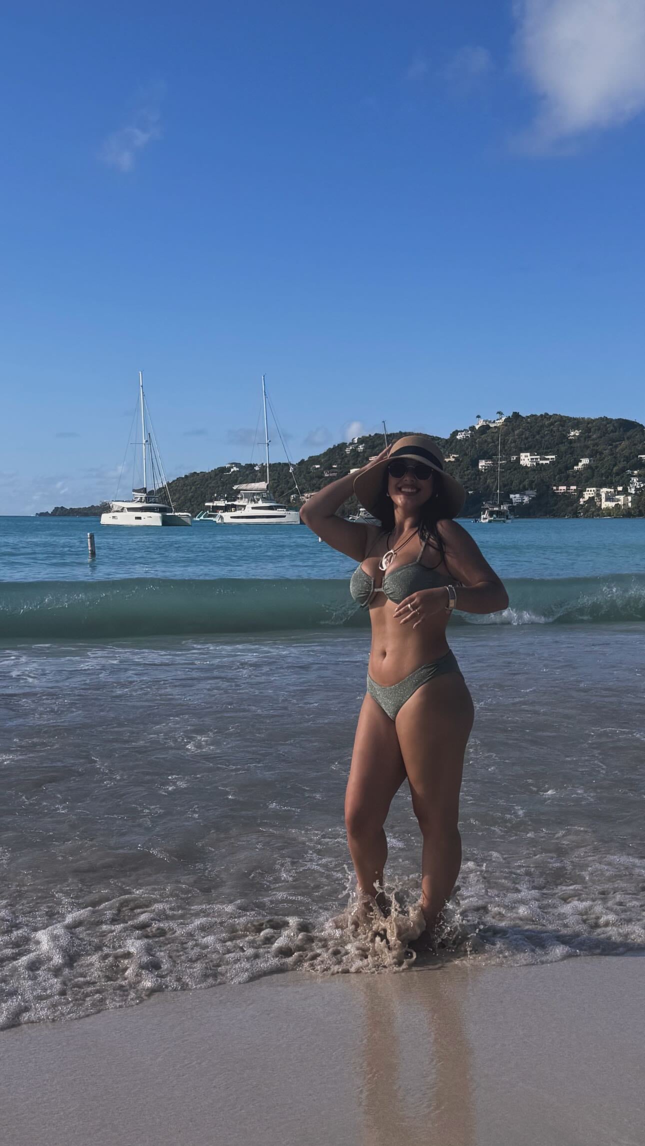 Jimena Cuadra, la única hija de Shirley Álvarez, presumió lo grande, bella y enamorada que está desde un paradisíaco destino donde anda de paseo con el hombre que le robó su corazón.