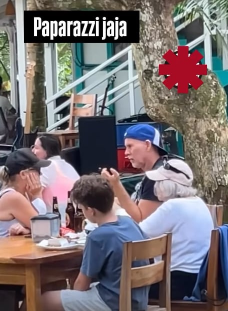 चाड गेलॉर्ड स्मिथ, रेड हॉट चिली पेपर्स या रॉक बँडसाठी ड्रमर म्हणून ओळखला जातो.