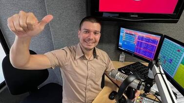 Locutor de La Caliente regresó donde es más feliz tras operación del corazón, pero aún no saldrá al aire