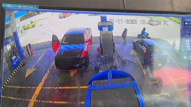 Cámara grabó a pistoleros que intentaron cometer un asesinato en una gasolinera