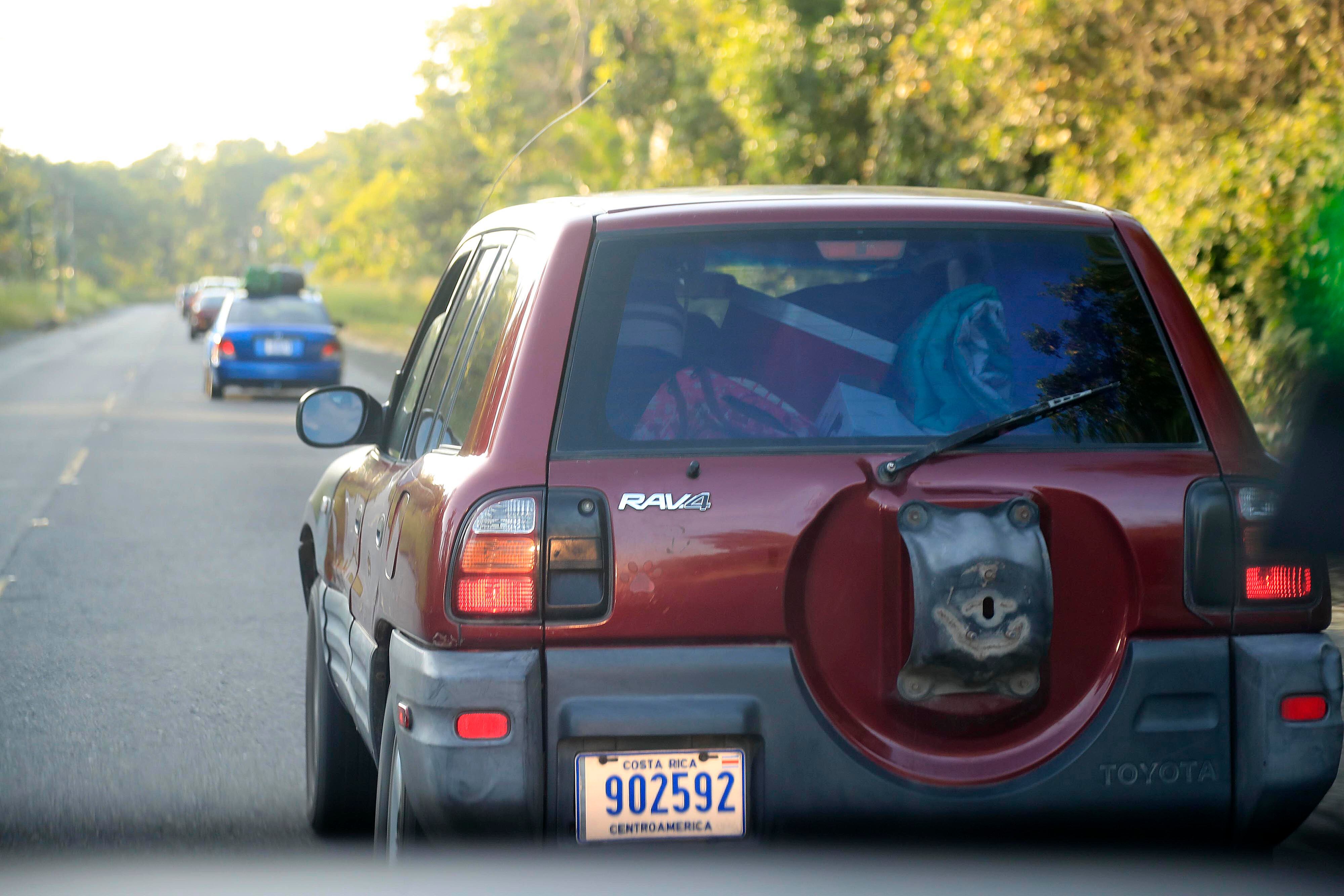 14/10/2023      Limón. Desde muy tempranas horas del día se vivió este sábado, en el atlántico de nuestro país, un gran ambiente en relación con el esperado eclipse anular de sol. Cientos de costarricenses se trasladaron a las playas del caribe sur para contemplar el anunciado acontecimiento astronómico del año, desde la parcialidad esperada para entre alrededor de las 10:15 a.m. y 1:50 p.m., pero sobre todo el punto de mayor esplendor apenas unos minutos después del mediodía. Foto: Rafael Pacheco Granados