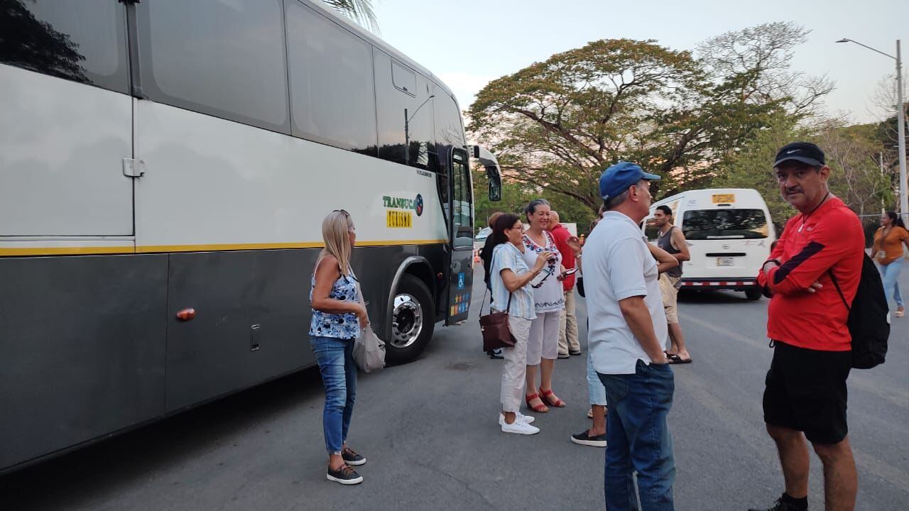 Nicaragua impide ingreso a 100 turistas ticos