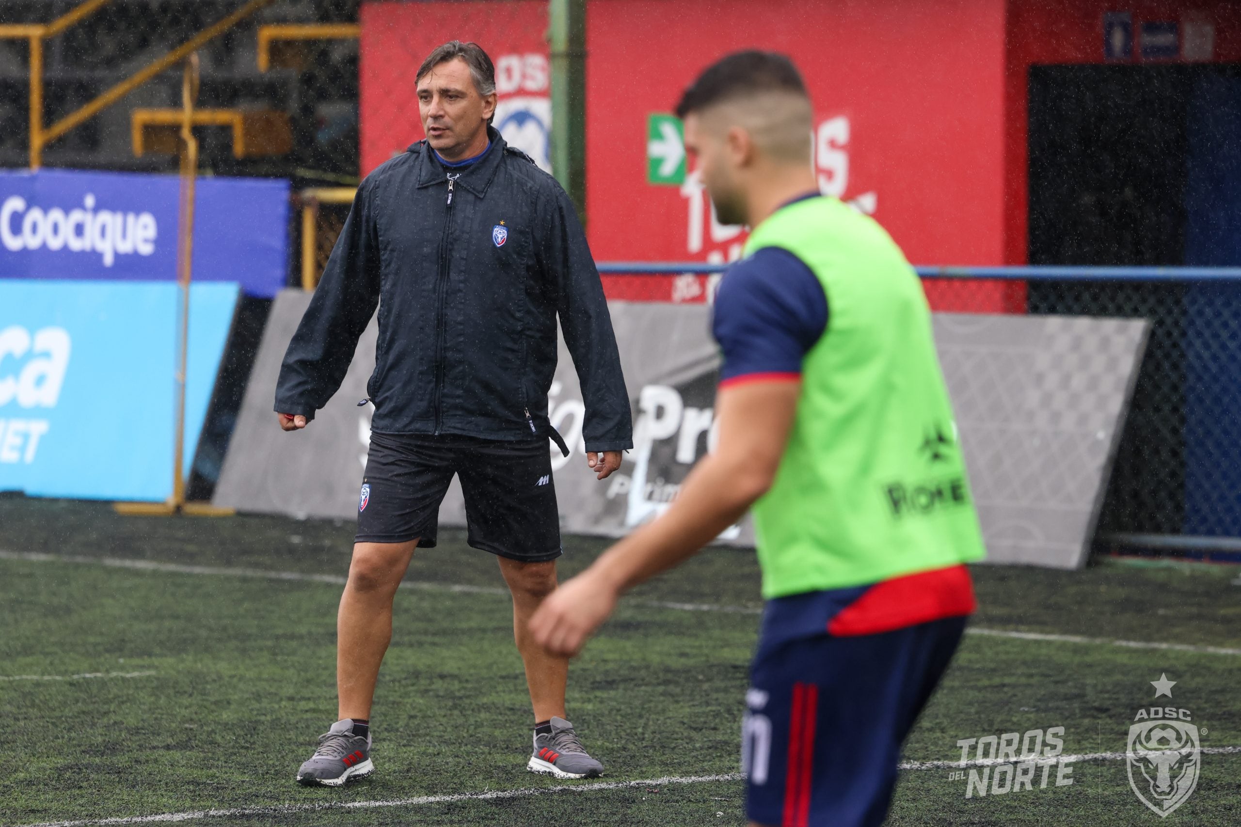 Martín Arriola realizó su primera práctica con San Carlos este 26 de diciembre en el estadio Carlos Ugalde. Arriola asumió a San Carlos.