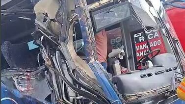 Fatal choque de bus de Lumaca contra un árbol dejó a un padre de familia sin vida