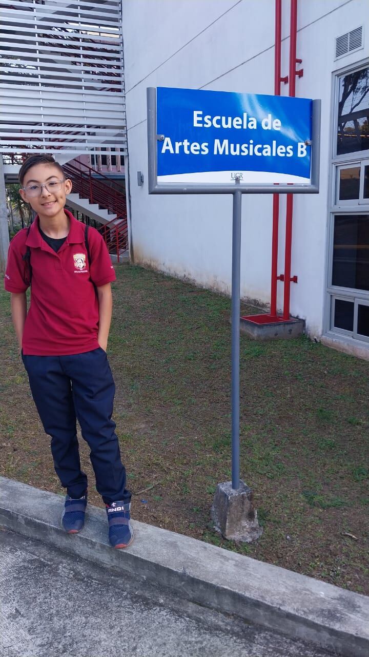 Samuel Gutiérrez es un niño de 11 años que estudia con aritmética mental y eso le ha ayudado a mejorar su concentración. Además juega ajedrez y toca marimba.