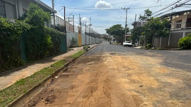 Municipalidad asfaltó y días después el AyA llegó a romper la calle, ¿se le hace conocida esta historia?
