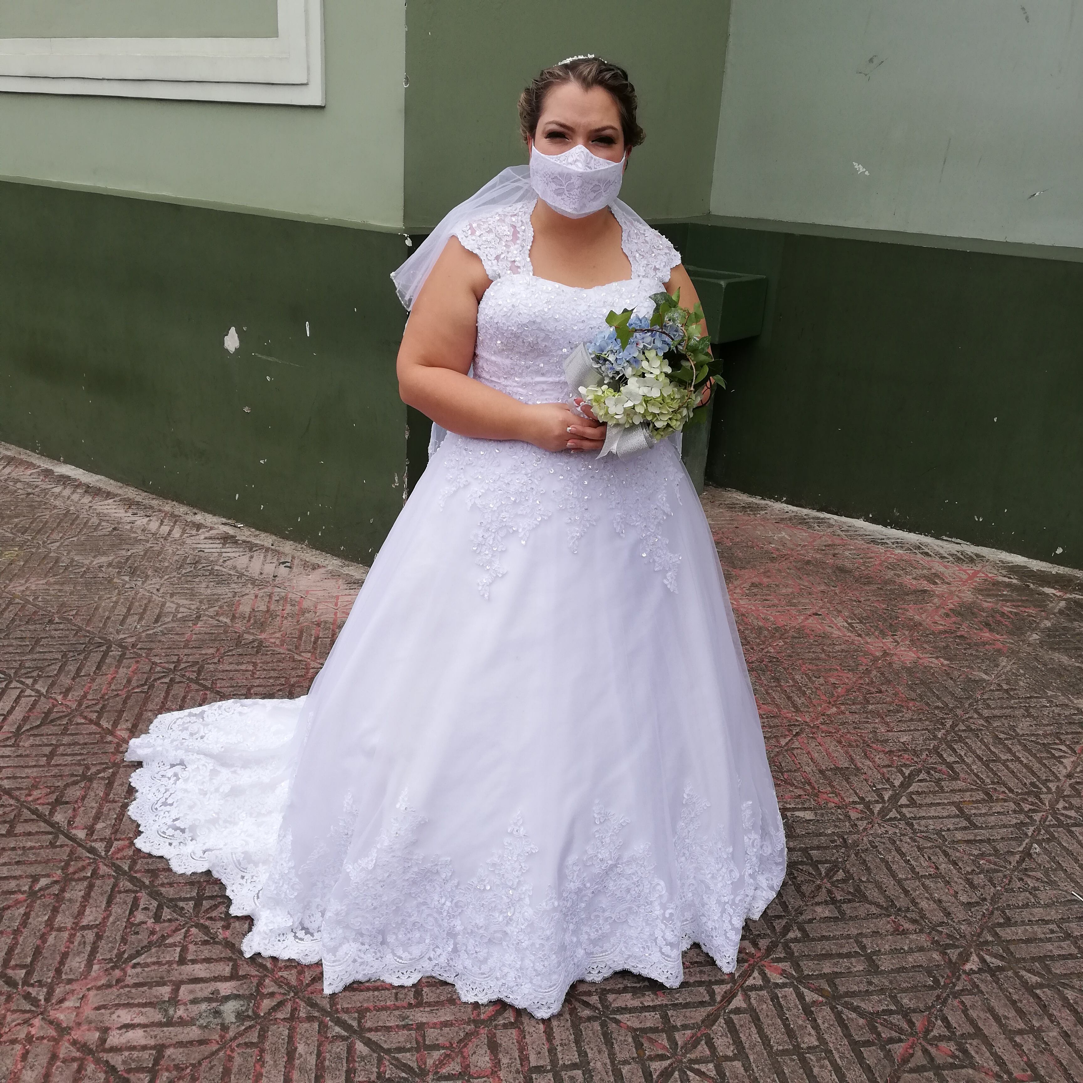 A las once de la mañana de este sábado 20 de marzo, Jendry Quesada Ulloa, se casó con José Andrés Obando Díaz, después de haber pospuesto la celebración en dos ocasiones anteriores por culpa del covid-19.