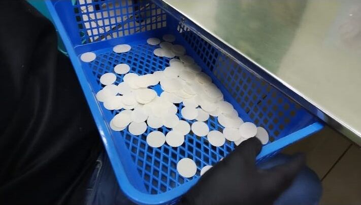 El pasado martes 28 de marzo, como a las 11 de la mañana, el tallercito de hostias de la Conferencia Episcopal nos abrió sus puertas para que pudiéramos compartir con ellos justo en una época cargaditica de trabajo, los días antes de Semana Santa