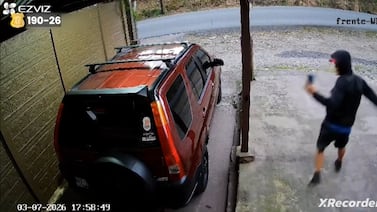 Cámara grabó cómo supuesto prestamista gota a gota llegó a cobrar deuda a casa