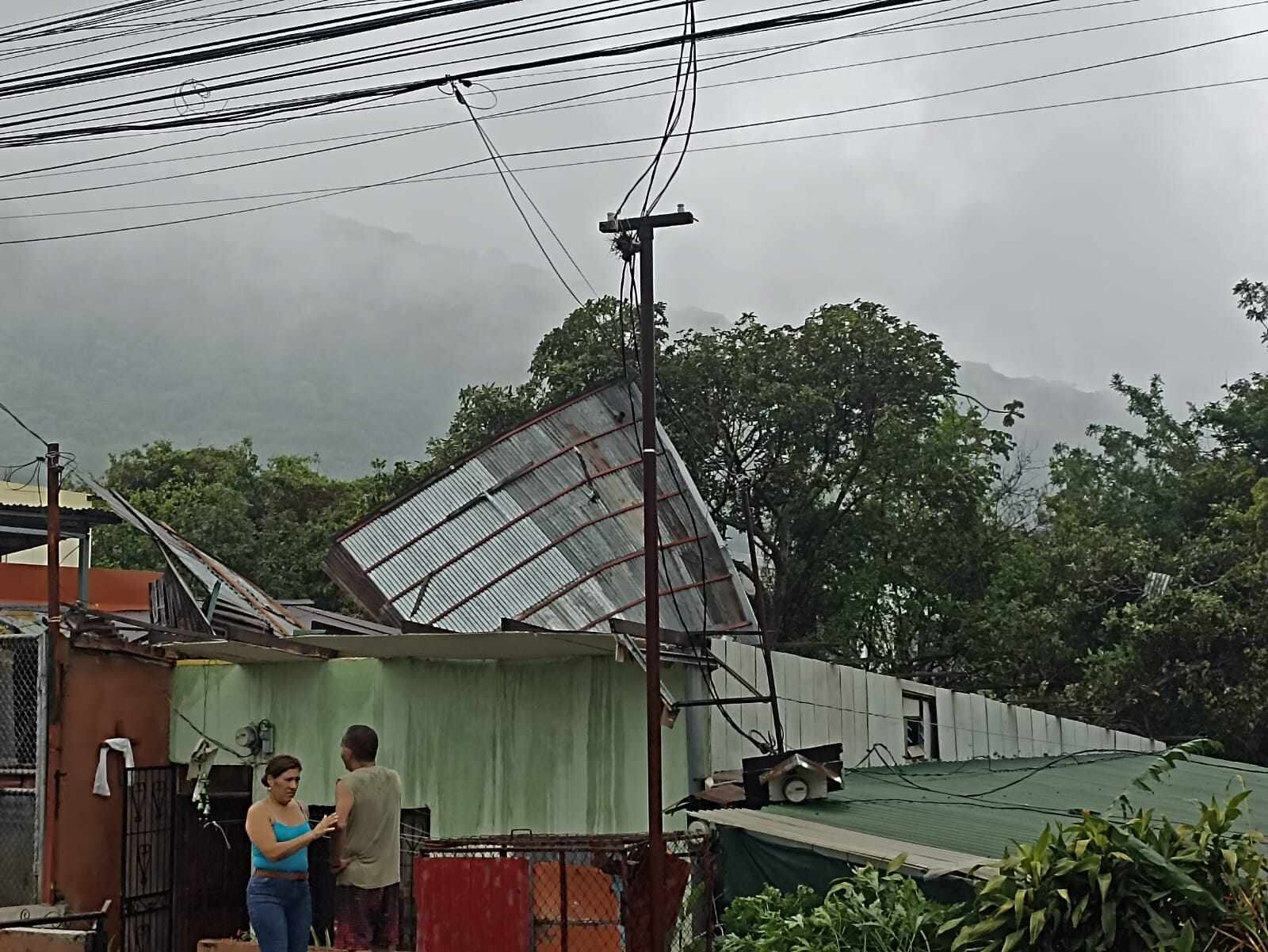 Ventoleros dejaron casas destechadas en Santa Ana. Foto Santa Actual Noticias.