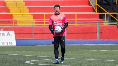 Danny Carvajal no solo ataja goles, sigue atrapando títulos académicos