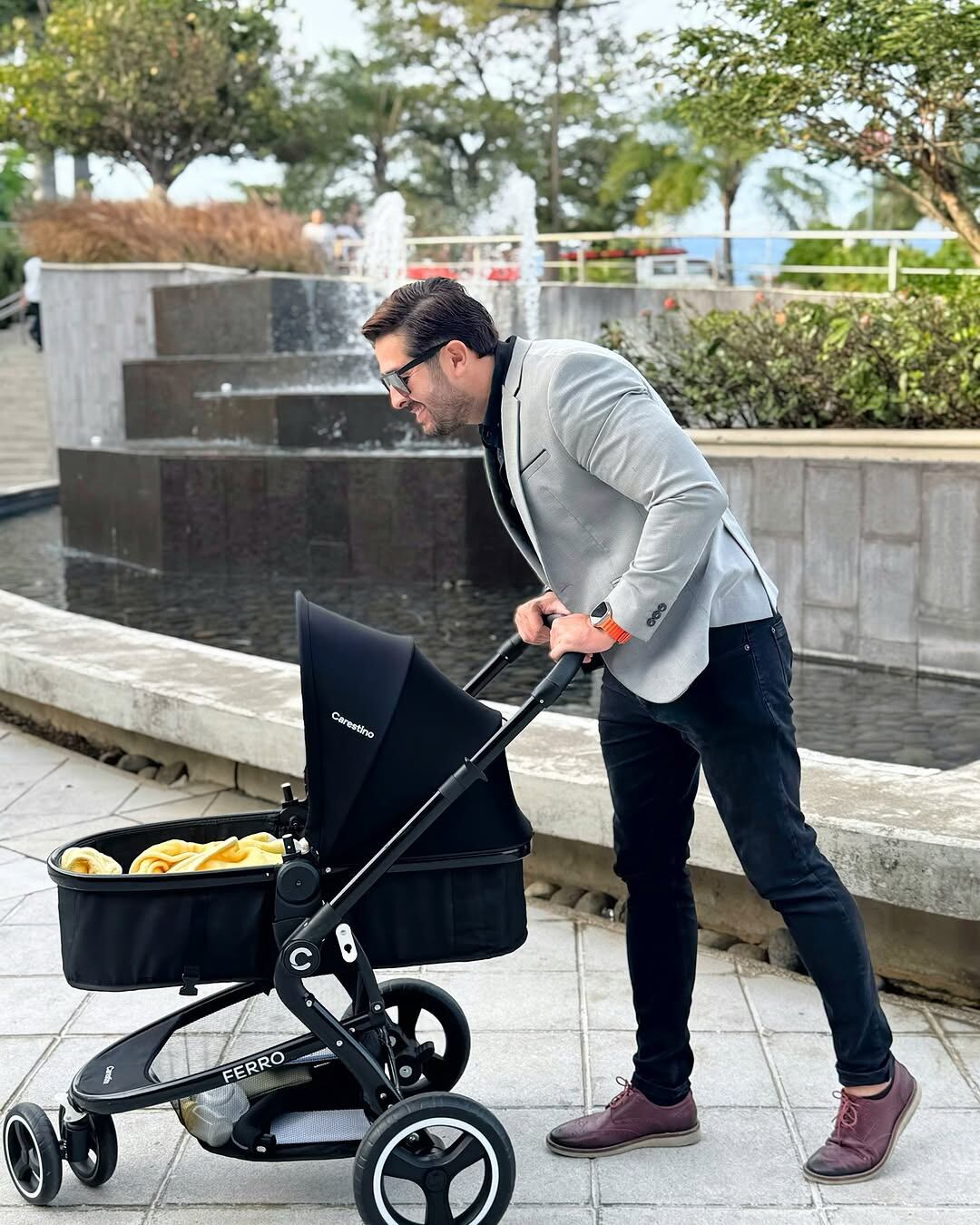 Omar Cascante salió a pasear con su bebé y se inspiró.