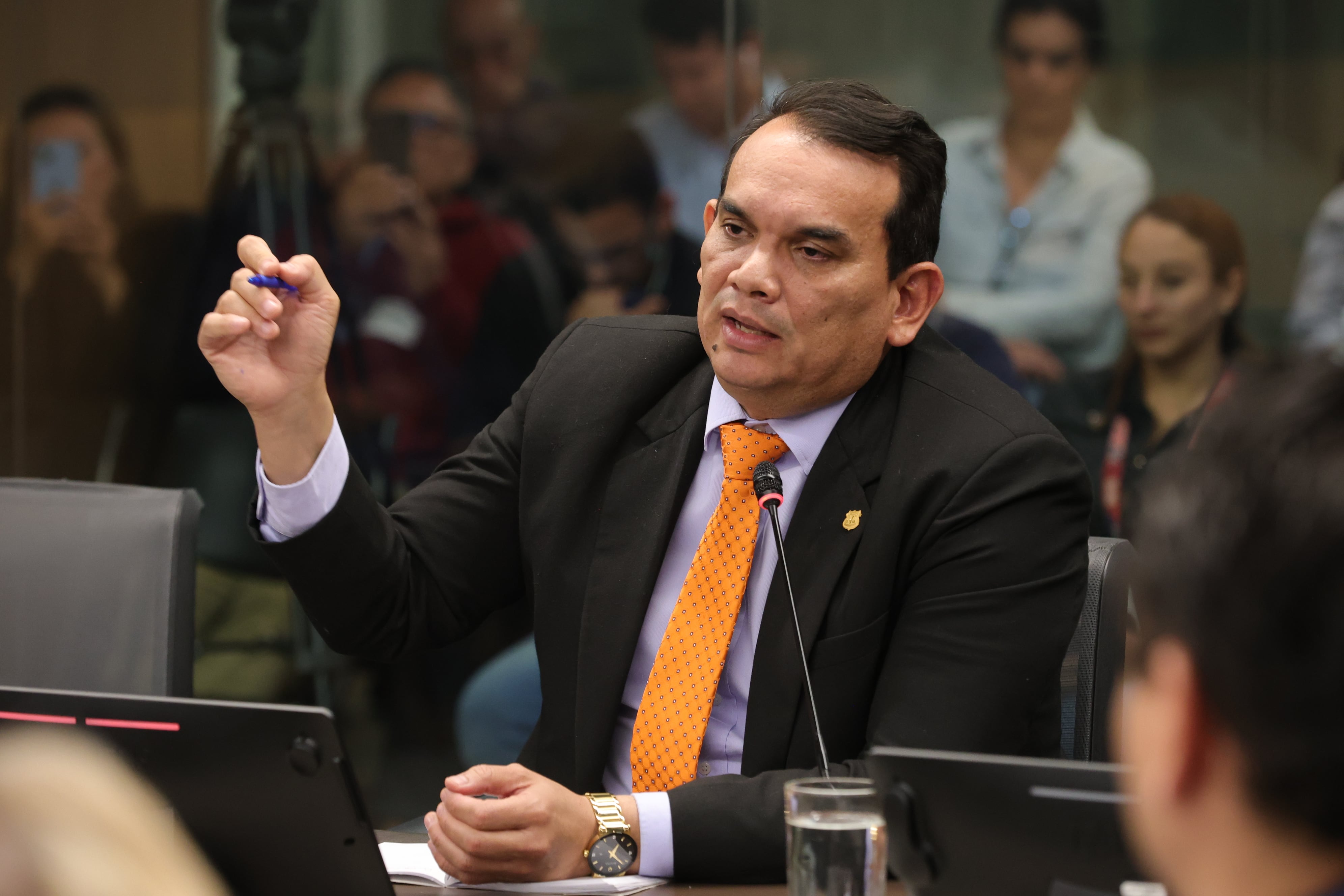 01/07/2025/ Randall Zúñiga durante su intervención en comisión de seguridad y narcotráfico en la Asamblea Legislativa / foto John Durán