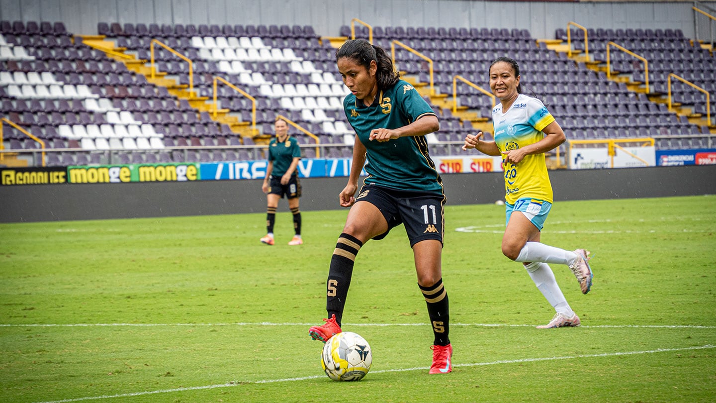 Verónica Matarrita jugó tres años con el Saprissa ante de irse a River Plate.