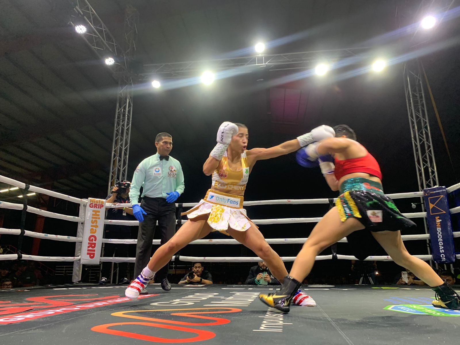 01/11/2024 Liberia. La boxeadora costarricense, Yokasta Valle enfrentó a la mexicana Elizabeth López por el título del Consejo Mundial de Boxeo (WBC por sus siglas en inglés), uno de los que nunca ha ganado. Foto: José Pérez