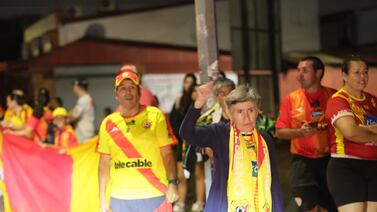 Heredianos se tiraron a la calle para celebrar el título 30 del equipo