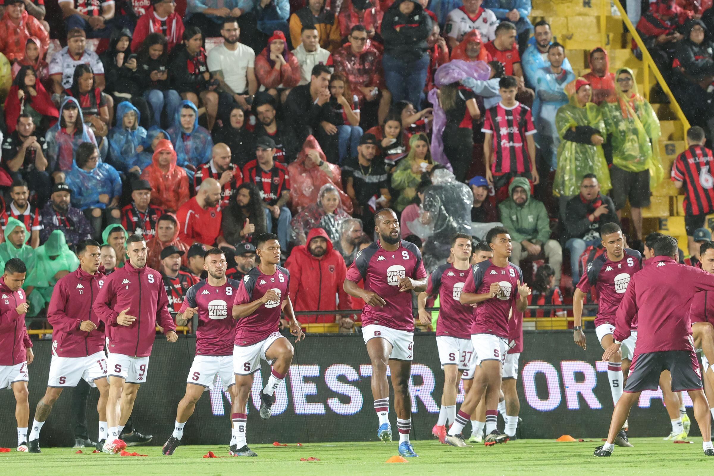 21/04/2025, Alajuela, Estadio Alejandro Morera Soto, partido de la jornada 19 del torneo de clausura 2025, entre Liga Deportiva Alajuelense y el Deportivo Saprissa.