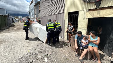 Policía Municipal concluye desalojo y destrucción  de precario construido en terrenos públicos