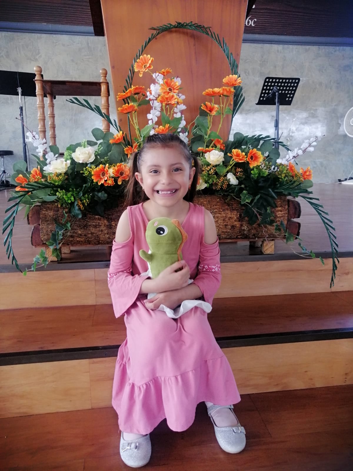 Everly Zúñiga Hernández es una naranjeñita de 7 años que ocupa de la ayuda de todos nosotros para poderse ir a hacer a Barcelona, España una difícil y muy urgente operación en su corazoncito. Ella nació el 19 de marzo del 2017 en el Hospital México. Sus papitos son doña Yesel Hernández y don Francisco Zúñiga. Es vecinita de Pueblo Nuevo de San Jerónimo de Naranjo.