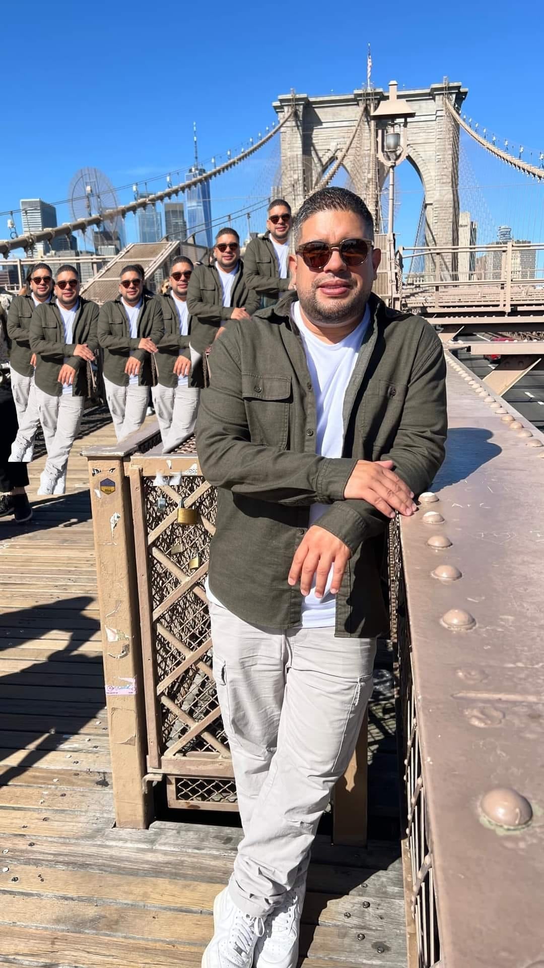 Rigoberto Alfaro, Gallina, memes en el puente de Brooklyn en Nueva York.