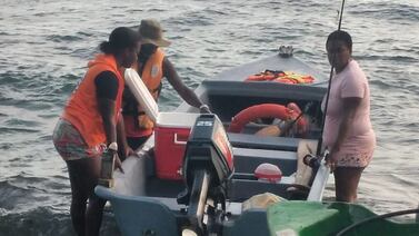 Señora que tiene 50 años de ser pescadora nos cuenta cómo es vivir metida en el mar de Costa Rica