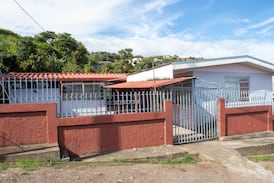 17 años esperando un edificio propio: la odisea diaria de los estudiantes del Liceo de Tierra Blanca está por acabar
