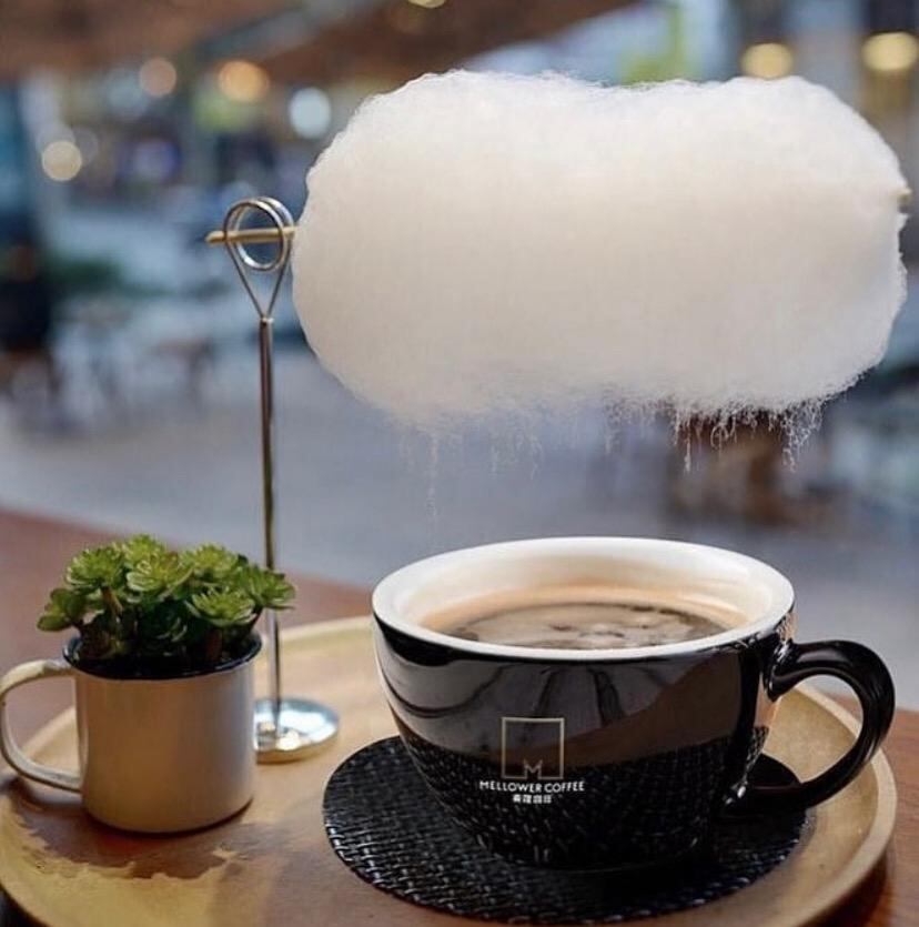 Pareja de emprendedores en Grecia se aventuran con heladería propia donde venden "palomitas de helado".