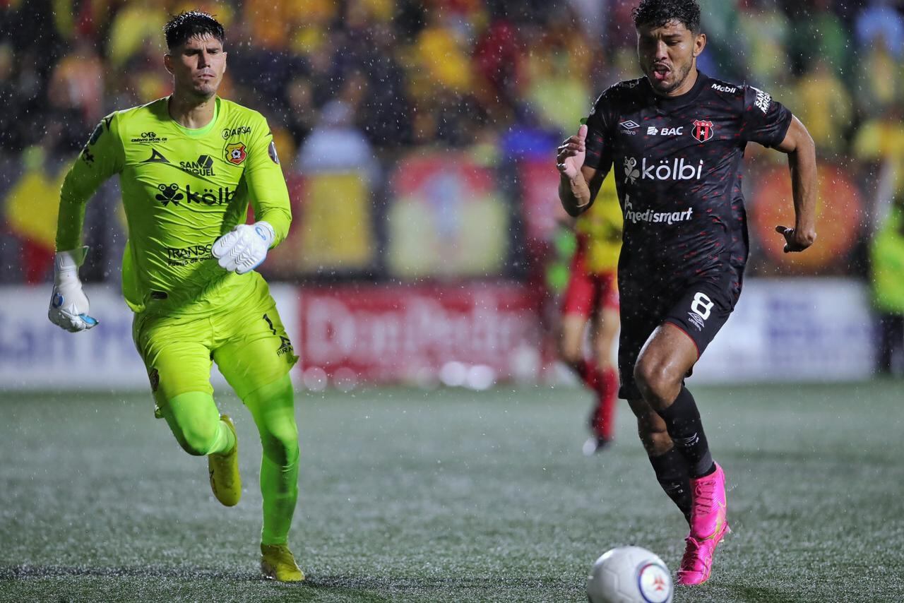 25/08/2023/ Juego entre el Club Sport Herediano vs Liga Deportiva Alajuelense por la jornada 7 del torneo apertura de la Liga Promerica en el estadio Colleya Fonseca / foto John Durán
