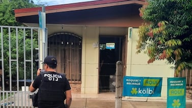 Sospechoso de cometer millonarias estafas con Sinpe Móvil fue detenido cuando pretendía salir de Costa Rica