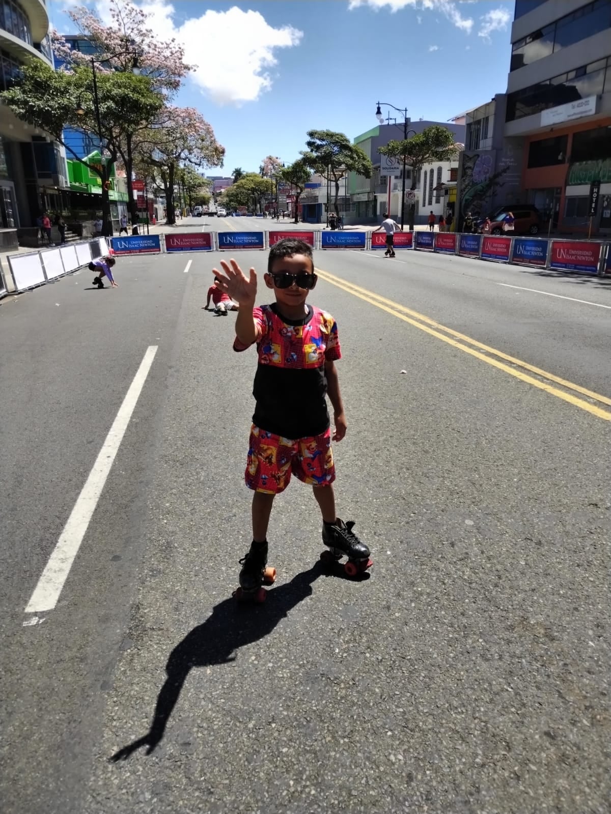 Este domingo 3 de marzo se vivió el segundo “Domingo Familiar sin Humo” que organiza la municipalidad de San José. En la foto, el niño Isaac Porras, de 6 años, disfruta patinando.
