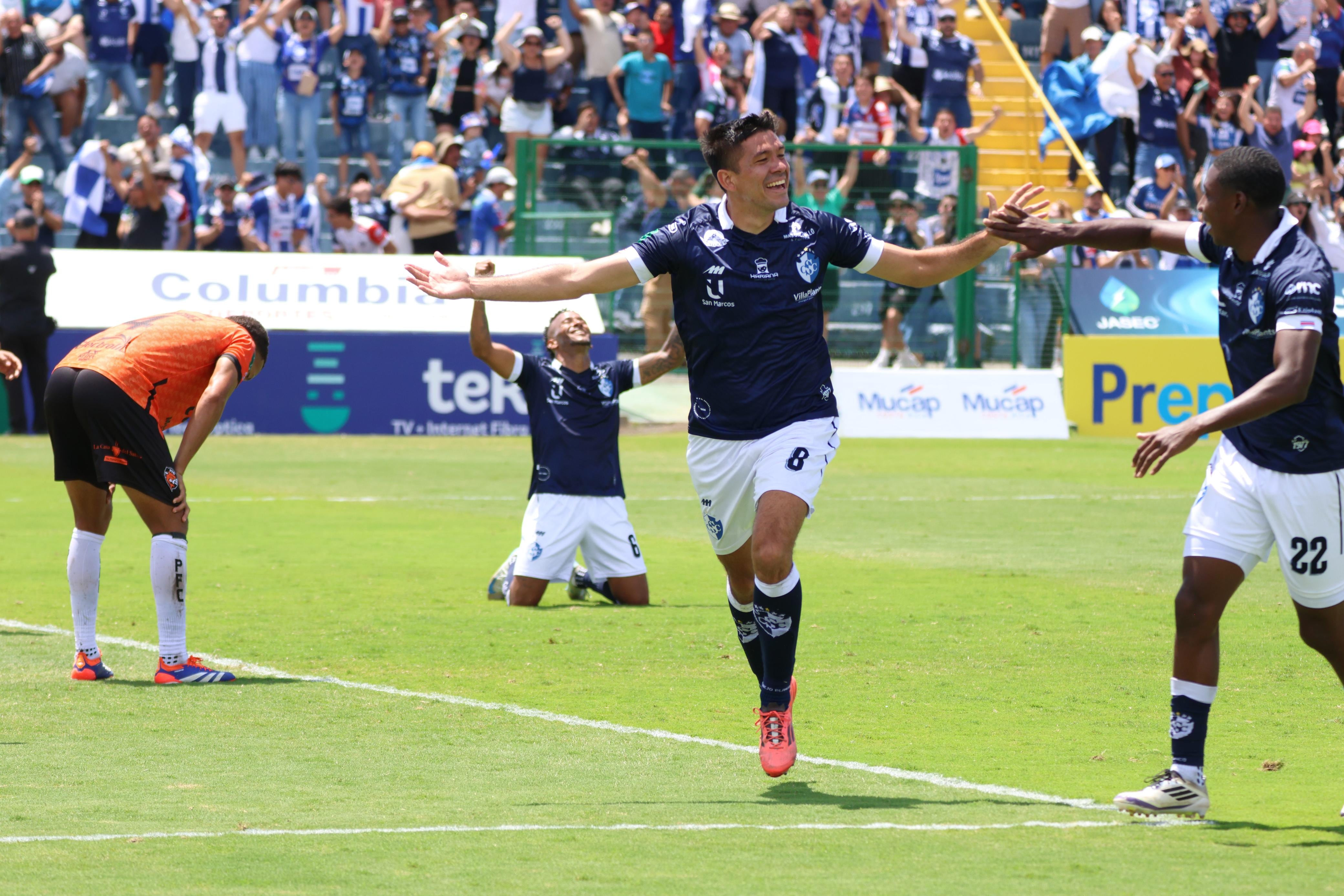 Douglas López anotó el gol de la victoria de Cartaginés ante Puntarenas FC.